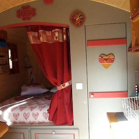 Roulotte Romantique Avec Piscine En Cevennes Monteils (Gard) Eksteriør billede