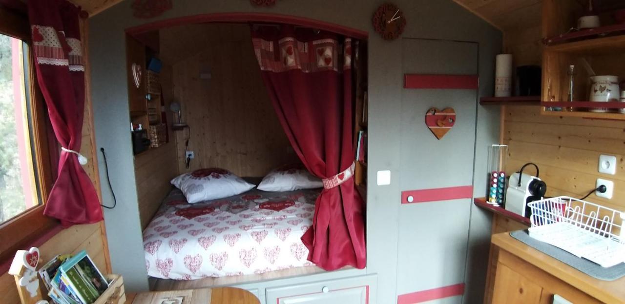 Roulotte Romantique Chauffee En Cevennes Monteils  Eksteriør billede