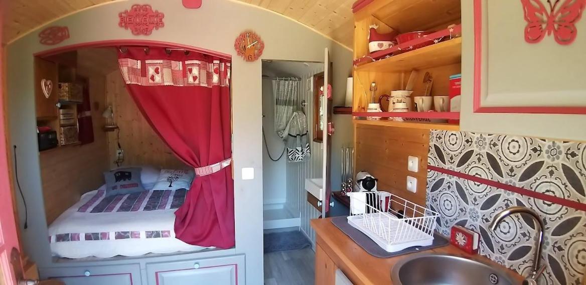 Roulotte Romantique Avec Piscine En Cevennes Monteils (Gard) Eksteriør billede